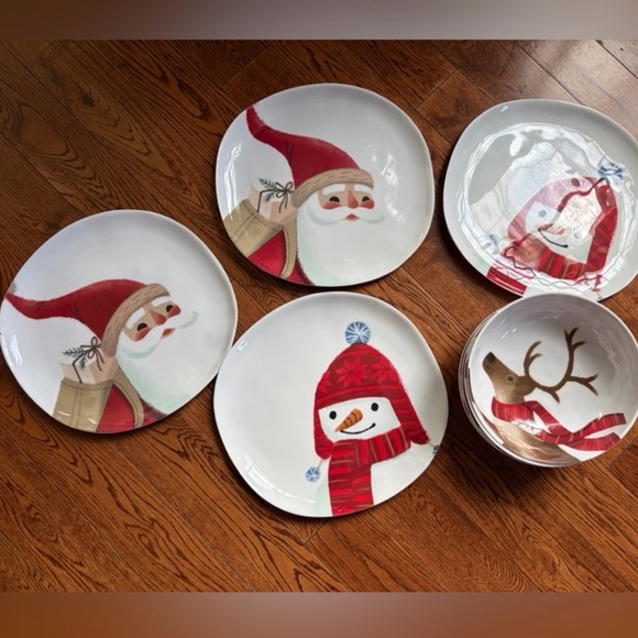 Target dinnerware Other - Festive Santa and Snowman Dinnerware Set - 4 plates and 4 bowls